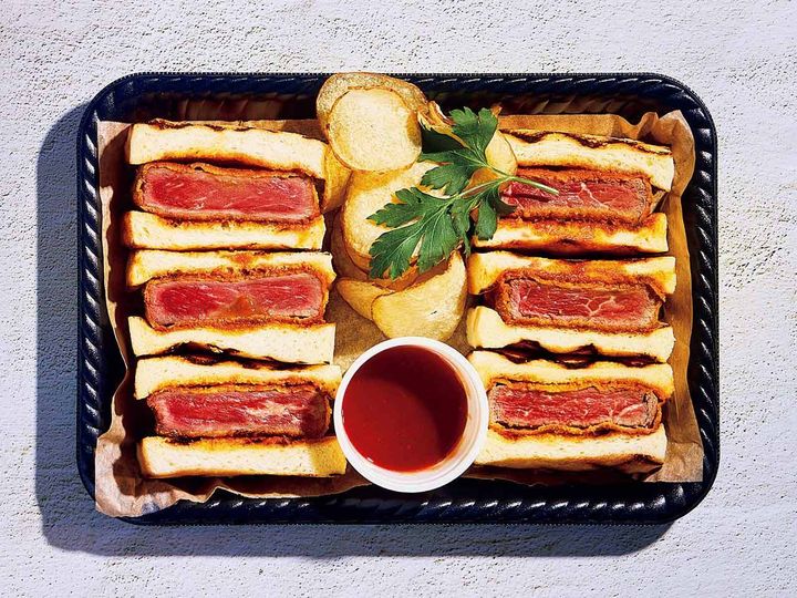 外苑前『ウルフギャング・ステーキハウス シグニチャー青山店』の「プライムフィレ&ドライエイジングサーロインMIXカツサンドウィッチ300g」