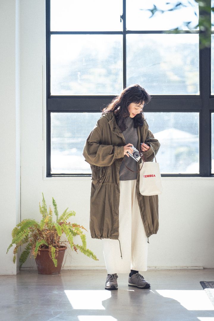 カーキとグレーは名コンビ！大人のお手本カジュアルスタイル【FUDGE FRIEND おしゃれさんの毎日コーディネート vol.516｜田中真里奈】