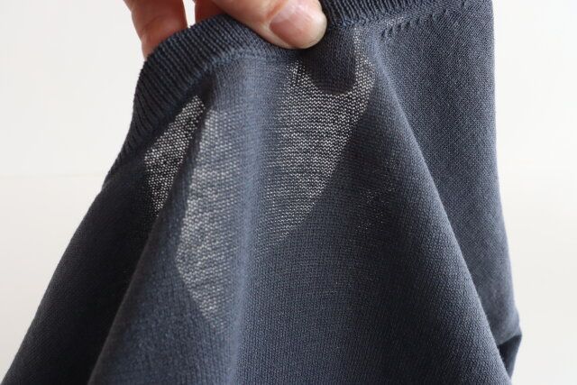 ユニクロユーのクルーネックセーター2