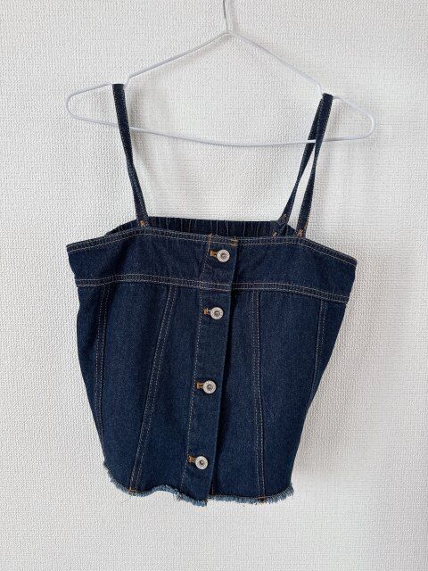 ビスチェ 前がボタンになっている