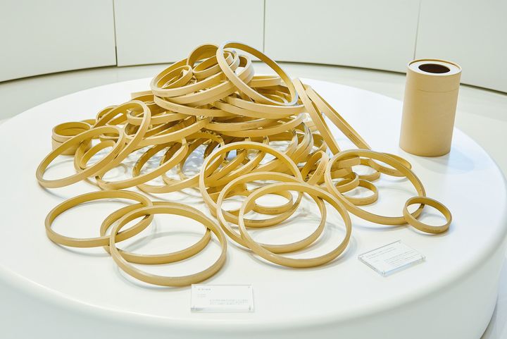 「坂茂の紙管」大 各￥580、小 各￥380、「坂茂《紙管のごみ箱》」￥3,850