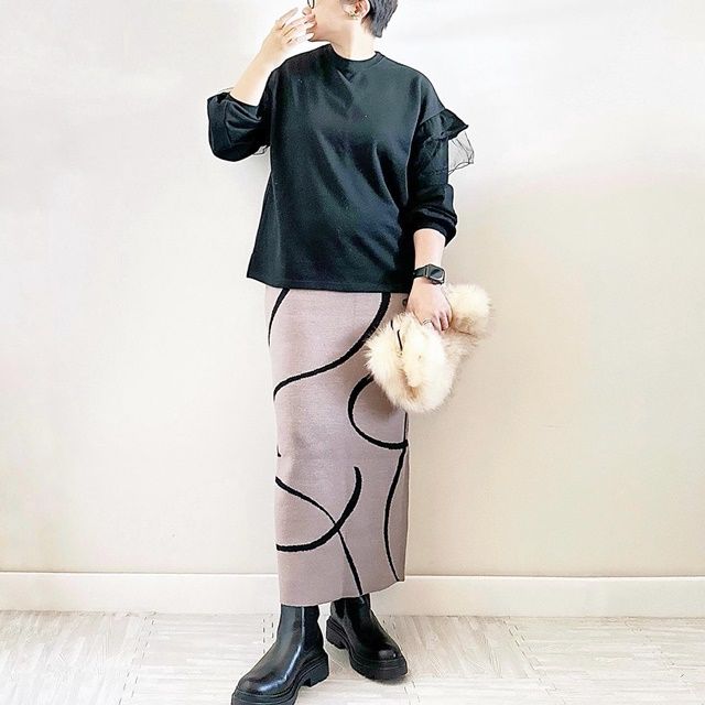 しまむら「袖ラッフルトレーナー」