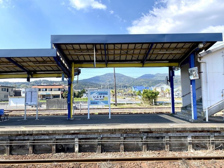 鹿児島県指宿で買える、マンゴースイーツのお土産3選。どこか懐かしくて陽気なパッケージにリニューアル！【旅するデザイナーがおすすめするお土産たち！】