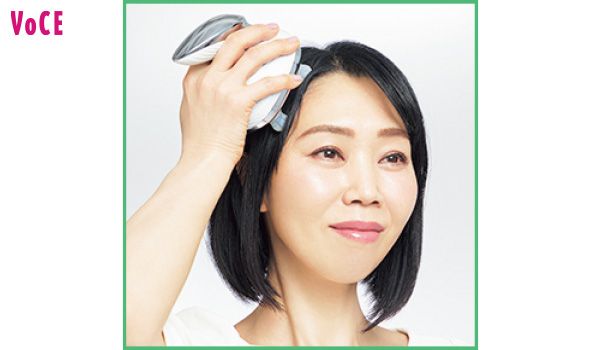 頭皮をリズミカルにつまみ上げ、筋膜リリース