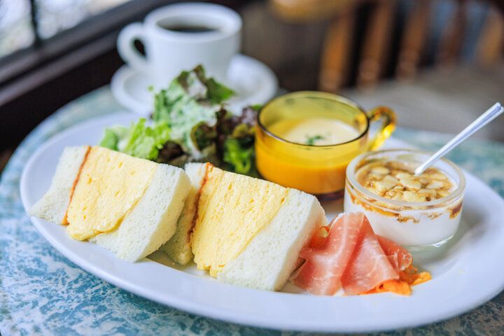 京都の喫茶文化を受け継ぐ「喫茶マドラグ」で、名物玉子サンドのモーニングを♪