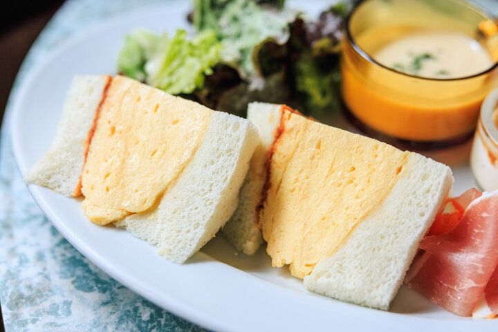 京都の喫茶文化を受け継ぐ「喫茶マドラグ」で、名物玉子サンドのモーニングを♪