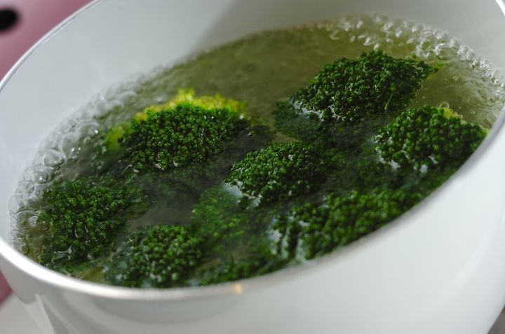 ブロッコリーとオレンジのサラダの下準備1