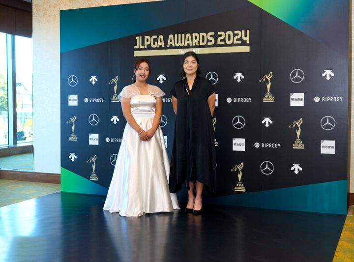 女子プロ、“美ドレス姿”で勢揃い！竹田麗央、政田夢乃が登場【JLPGAアワード】