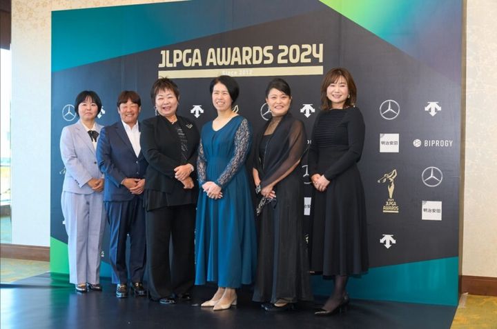 女子プロ、“美ドレス姿”で勢揃い！竹田麗央、政田夢乃が登場【JLPGAアワード】