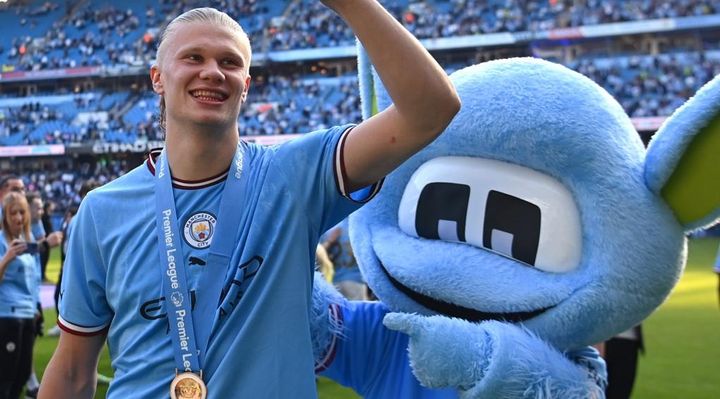 24歳の世界的スター、マスコット役の女性に怪我をさせる！？女性は隠蔽工作を訴えるも警察は捜査終了