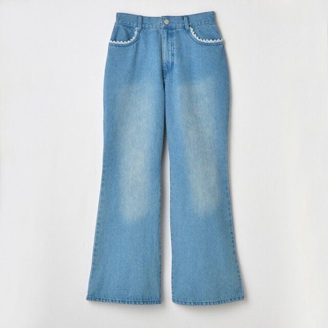 しまむらのリボン刺繍フレアデニムパンツ1