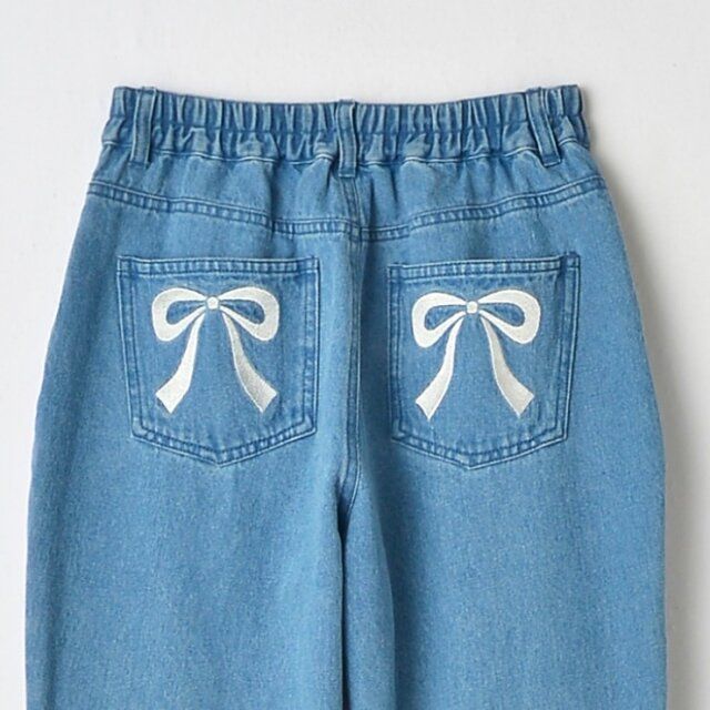 しまむらのリボン刺繍フレアデニムパンツ2
