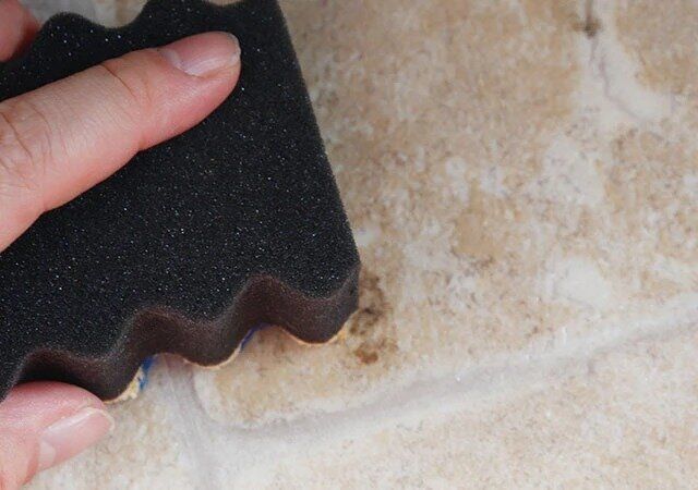 ダイソーの軽くこするだけ床・壁タイルの汚れスッキリスポンジ