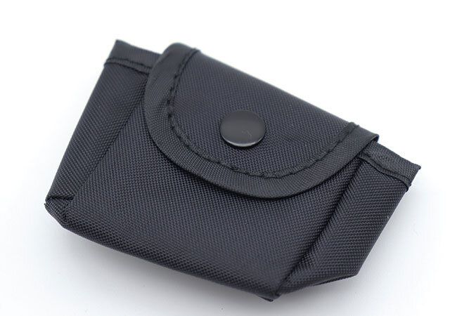 セリアのワイヤレスイヤホンケースホルダーの黒