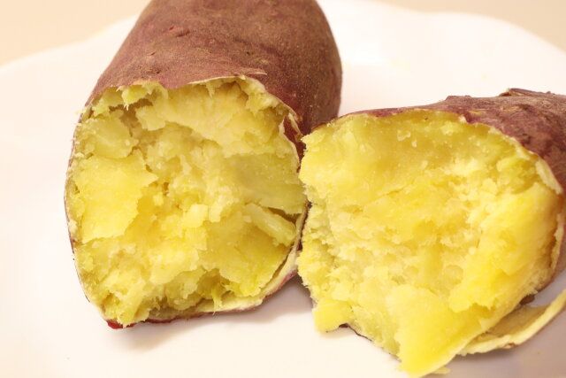 ダイソーの電子レンジ調理器 とうもろこし・さつまいも CGRで蒸かしたさつまいも