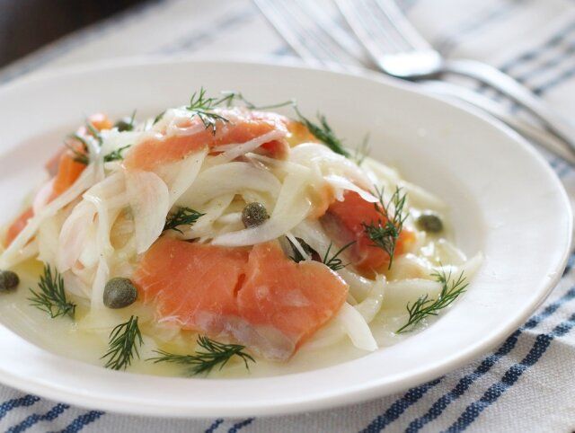 新玉ねぎとスモークサーモンのマリネ