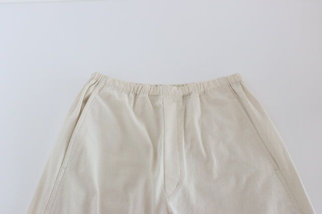 ユニクロユーのイージーカーブパンツ2