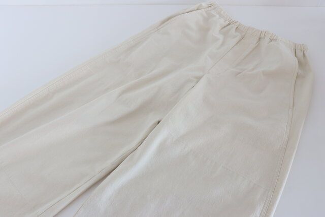 ユニクロユーのイージーカーブパンツ1