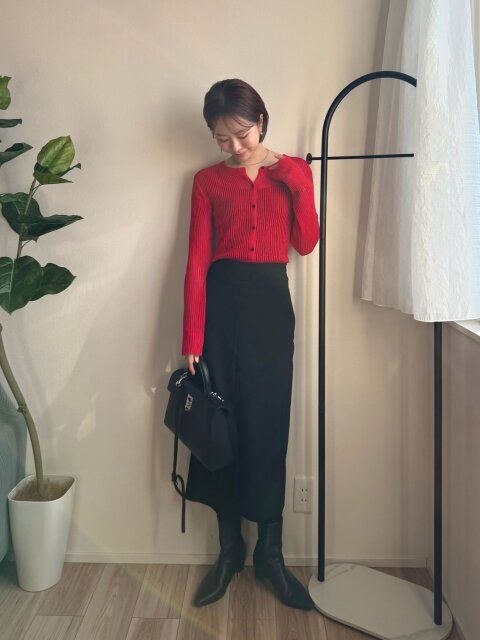 シアートップス合わせでモード感のあるコーデ