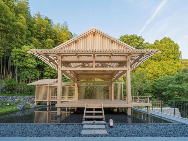 ホテル敷地の中央にある「The Noh Stage」