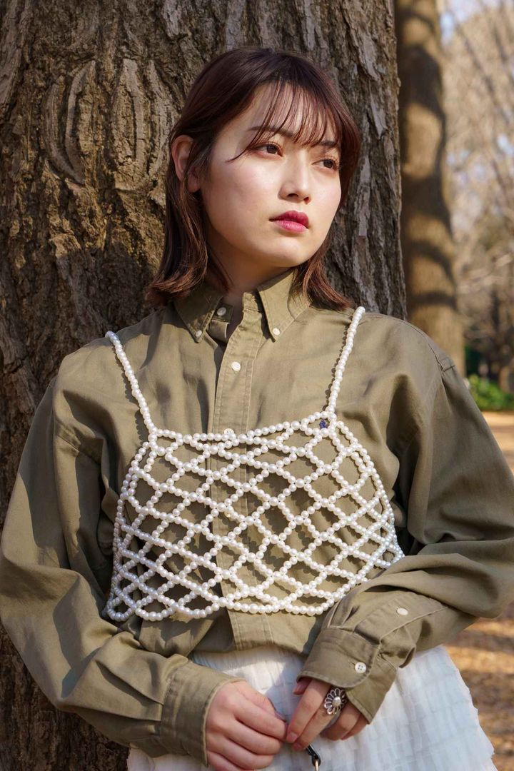 画像3: 冬の肌見せとアクセ使いがポイント