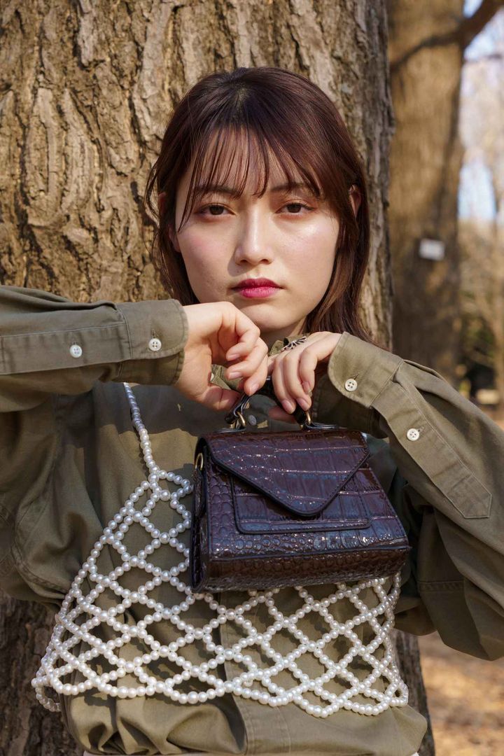 画像4: 冬の肌見せとアクセ使いがポイント