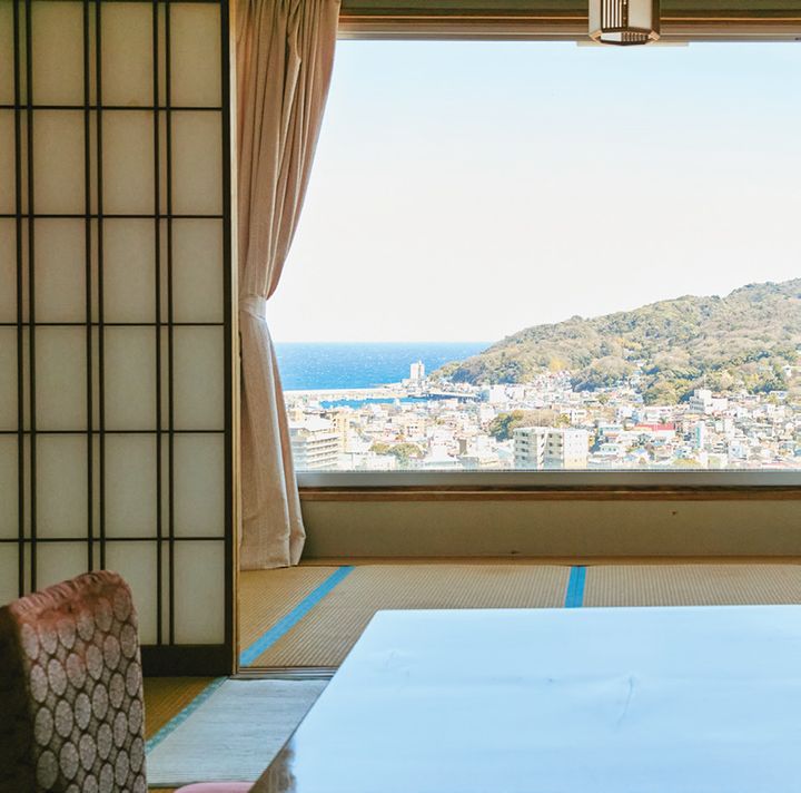伊東市内や海を見渡せる客室からの眺望。