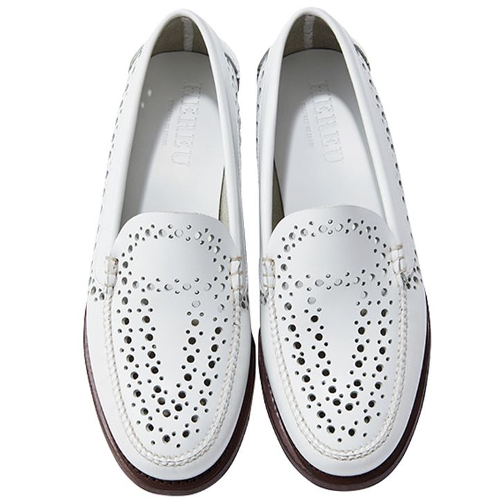 へリューの洒落見え白ローファー