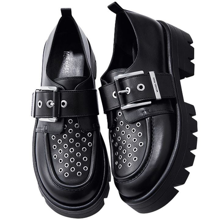 マイケル・コースのぽってり黒ローファー