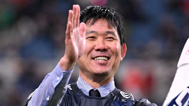 日本代表の森保監督、プロ野球開幕戦の始球式に登場！背番号とグローブも話題