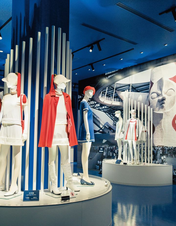 大阪万博ではホステスと呼ばれた女性たちのユニフォーム