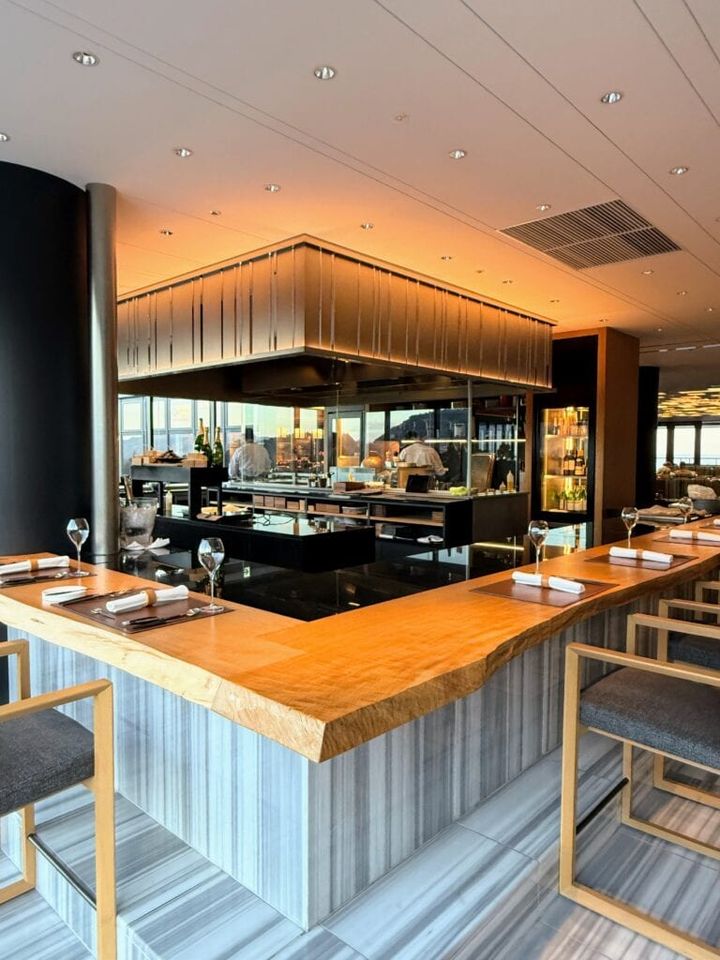 レストラン「アトリエ」のオープンキッチン