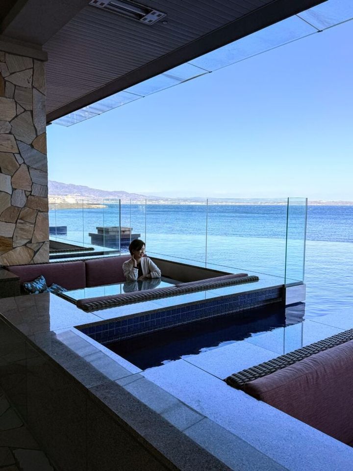 「AMANE RESORT SEIKAI」海に溶け込みそうなロビーテラスで