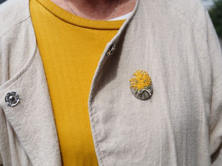 ミモザブローチ