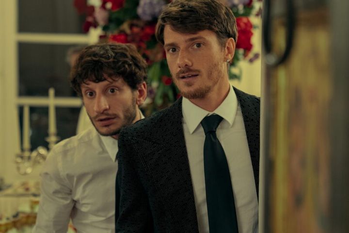 主演で兄役のアントニオ・フォレットがかっこいい！Netflix映画『ロマンスは嘘から始まって』独占配信中