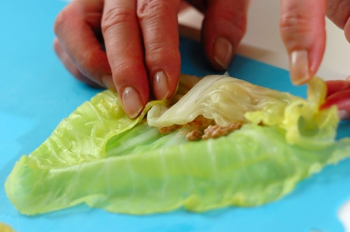 キャベツの梅マヨロールの作り方1