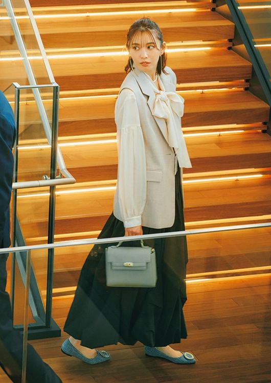 GUベスト×甘アイテムでつくる大人可愛い上品通勤コーデ