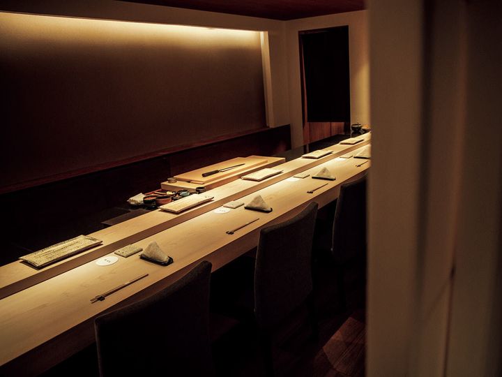 東北沢『鮨 西崎』の内観