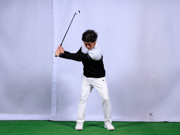 リリースの正しいイメージは“デコピン”⁉正しいスイングを身につけよう