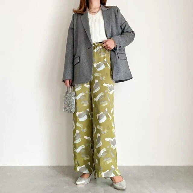 2025春レディース大人グレージャケットコーデ