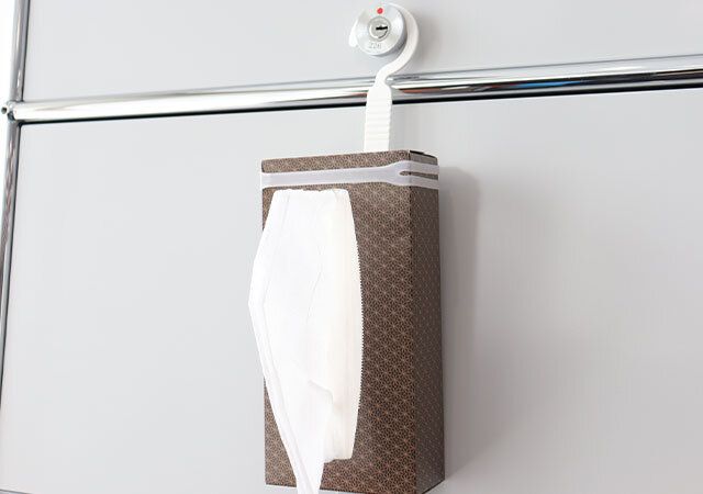 省スペースで設置できるキャンドゥのティッシュBOXそのまま吊るせるフック シリコーンバンド付