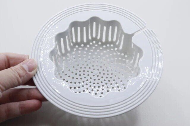 ダイソーの抗菌排水口キャッチ（水流れの良い、キッチン用）1