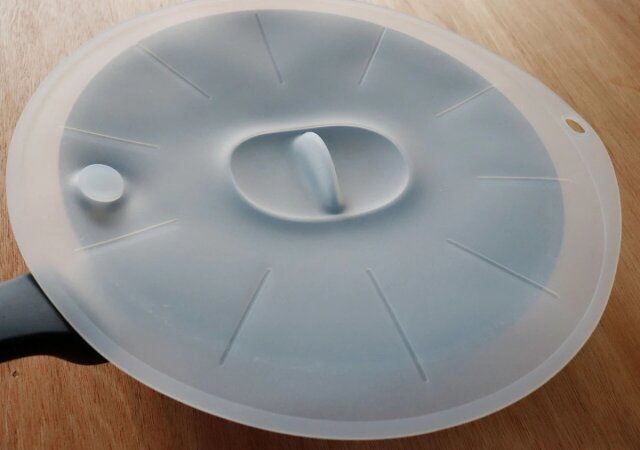 ダイソーのエア弁付シリコーン蓋（30cm）1