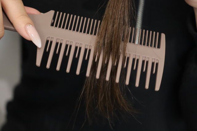 毛先までしっかりなじむトリートメントコーム 粗目
