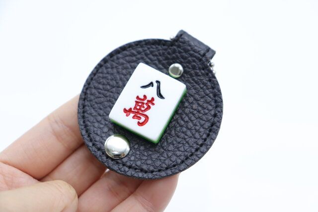 キャンドゥのバッグに穴が開かないバッグに穴を開けずに取付ピンバッジホルダー