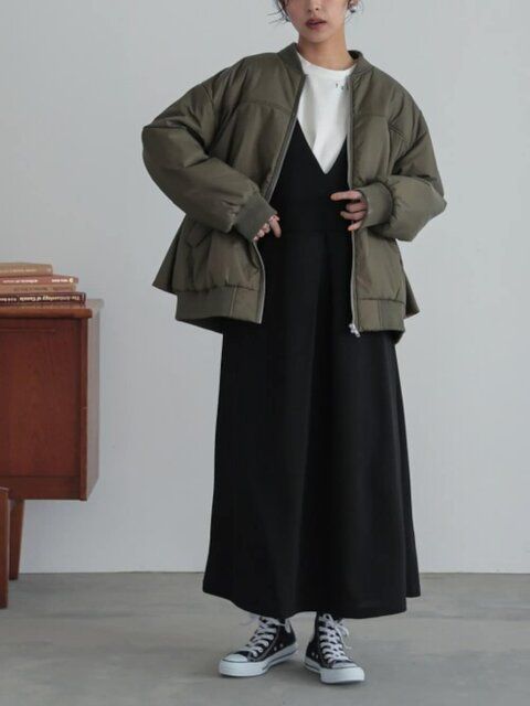 黒ジャンパースカートコーデ2