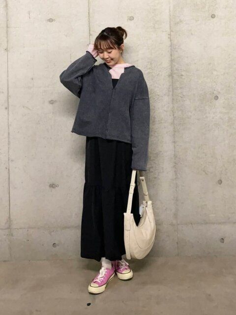 黒ジャンパースカートコーデ3