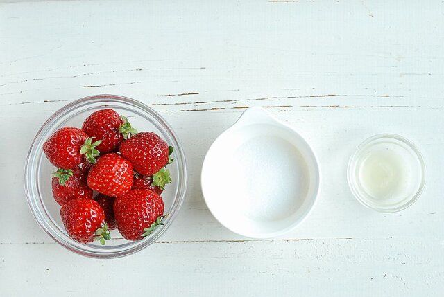 いちご グラニュー糖 レモン汁
