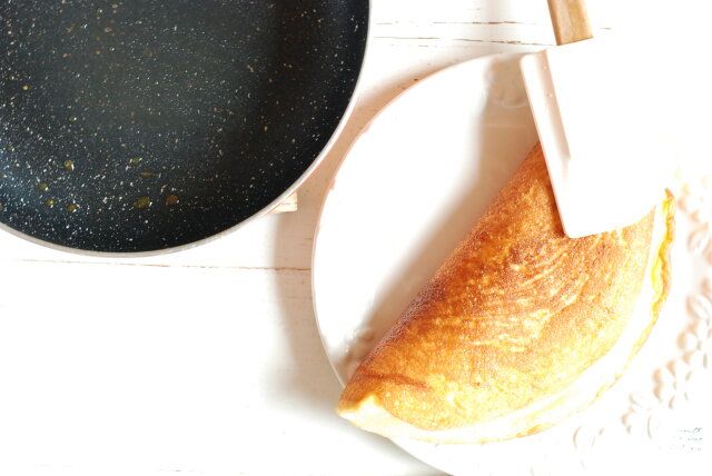 半分にやさしく折りたたむ。