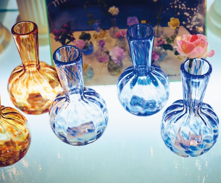 レトロとロマンを想わせる空間でお土産選びに心躍る。旧百十三銀行小樽支店（小樽浪漫館）